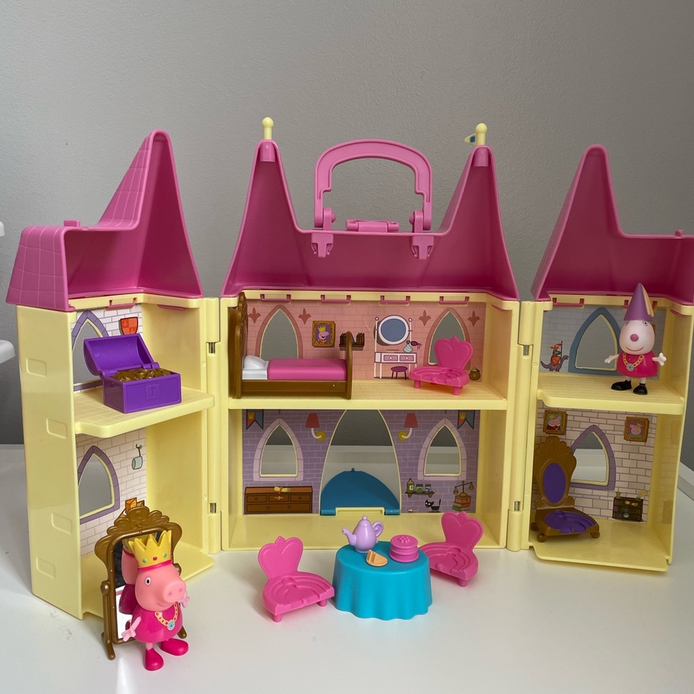 EUC Peppa Pig Royal Tea Party Princess Castle